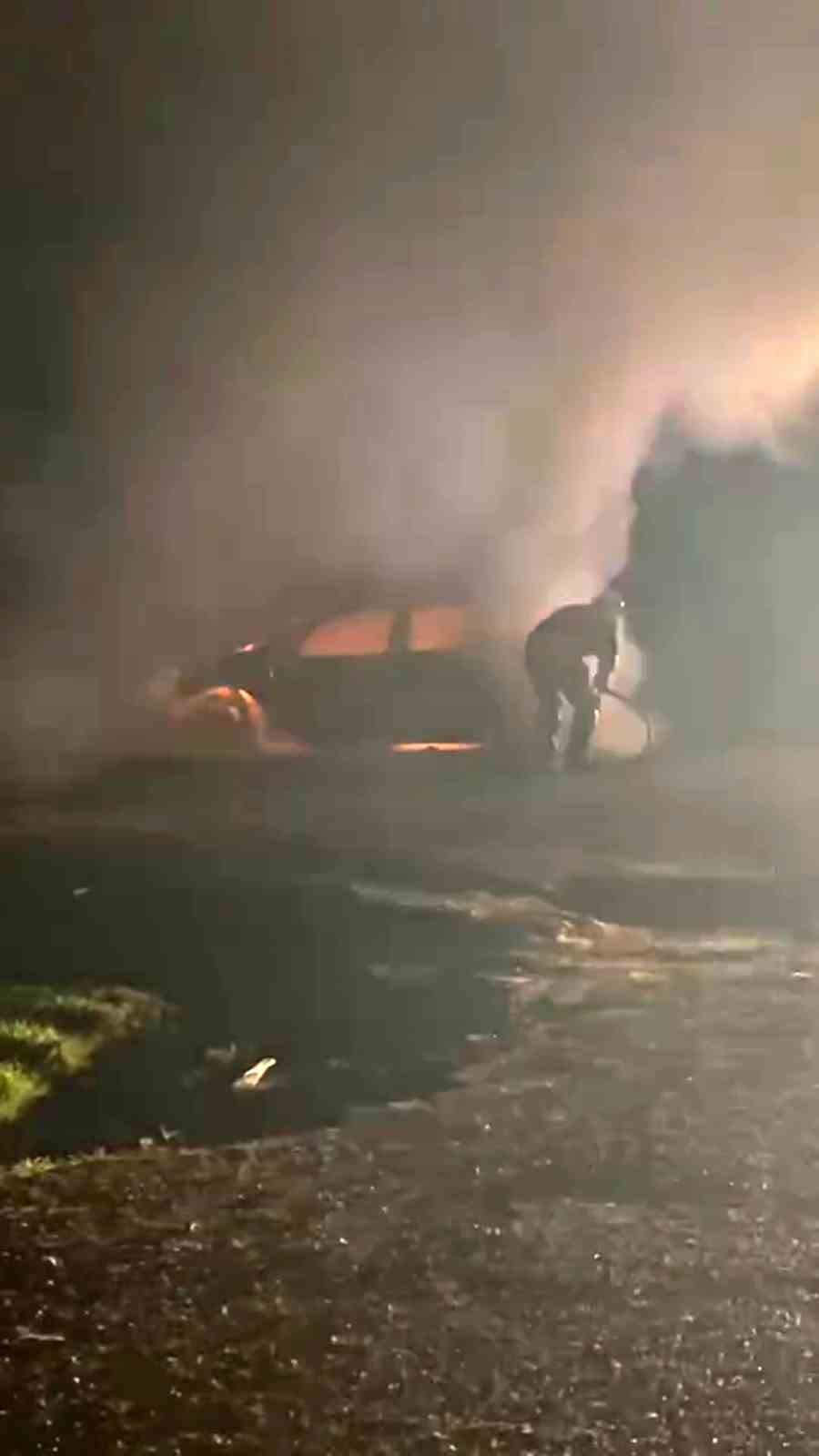 otomobil alev topuna dondu o anlar kamerada 2 mvlMTSRO