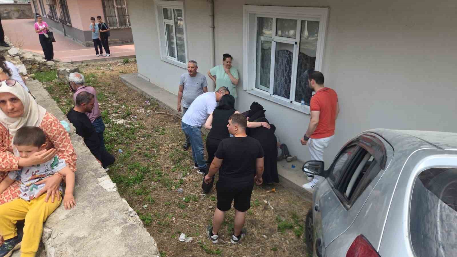 otomobil apartman bahcesine uctu faciadan donuldu 1 lqX9AYZ9