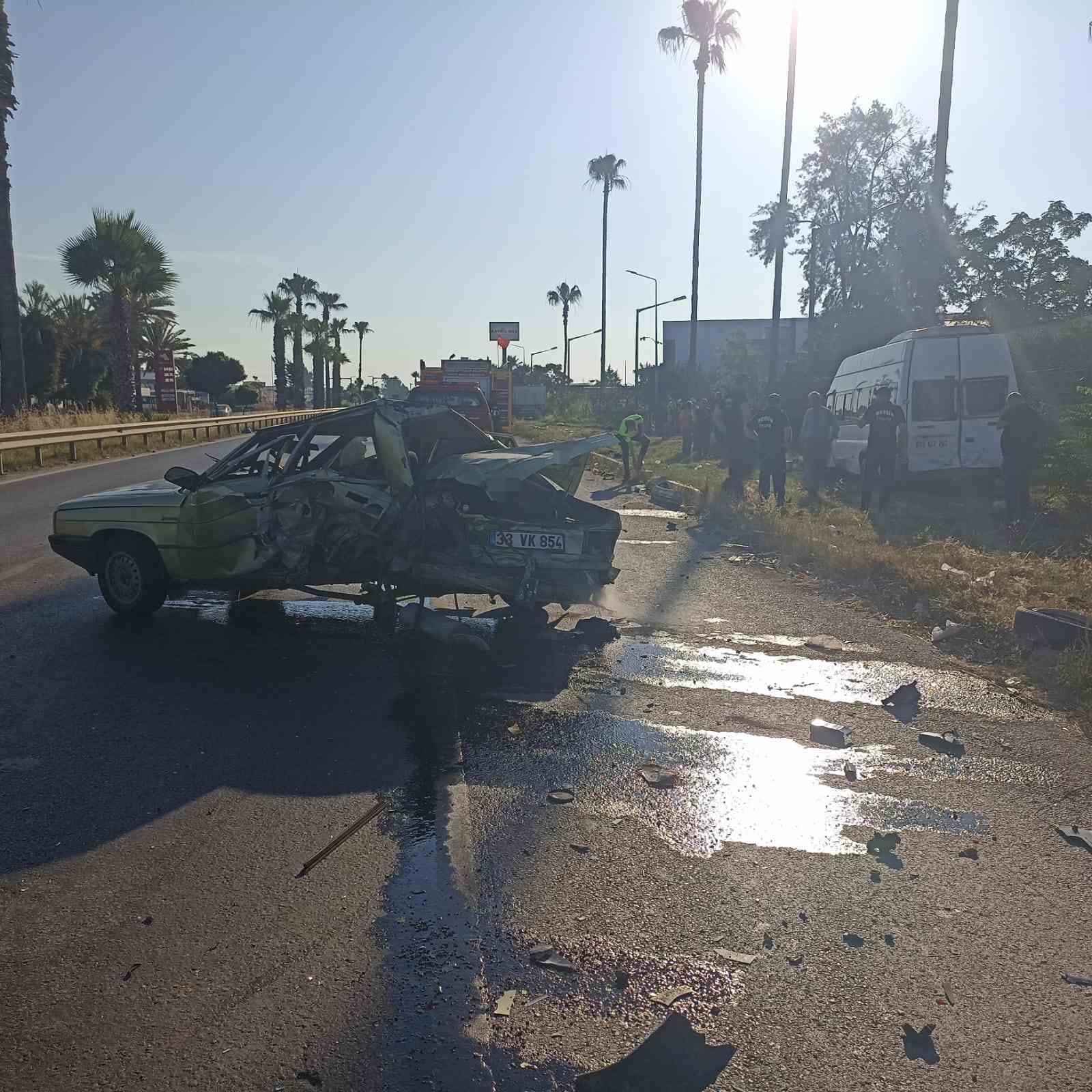 otomobil araclara carpti 1 kisi oldu o anlar kameraya yansidi 0 2Yjy1H3R