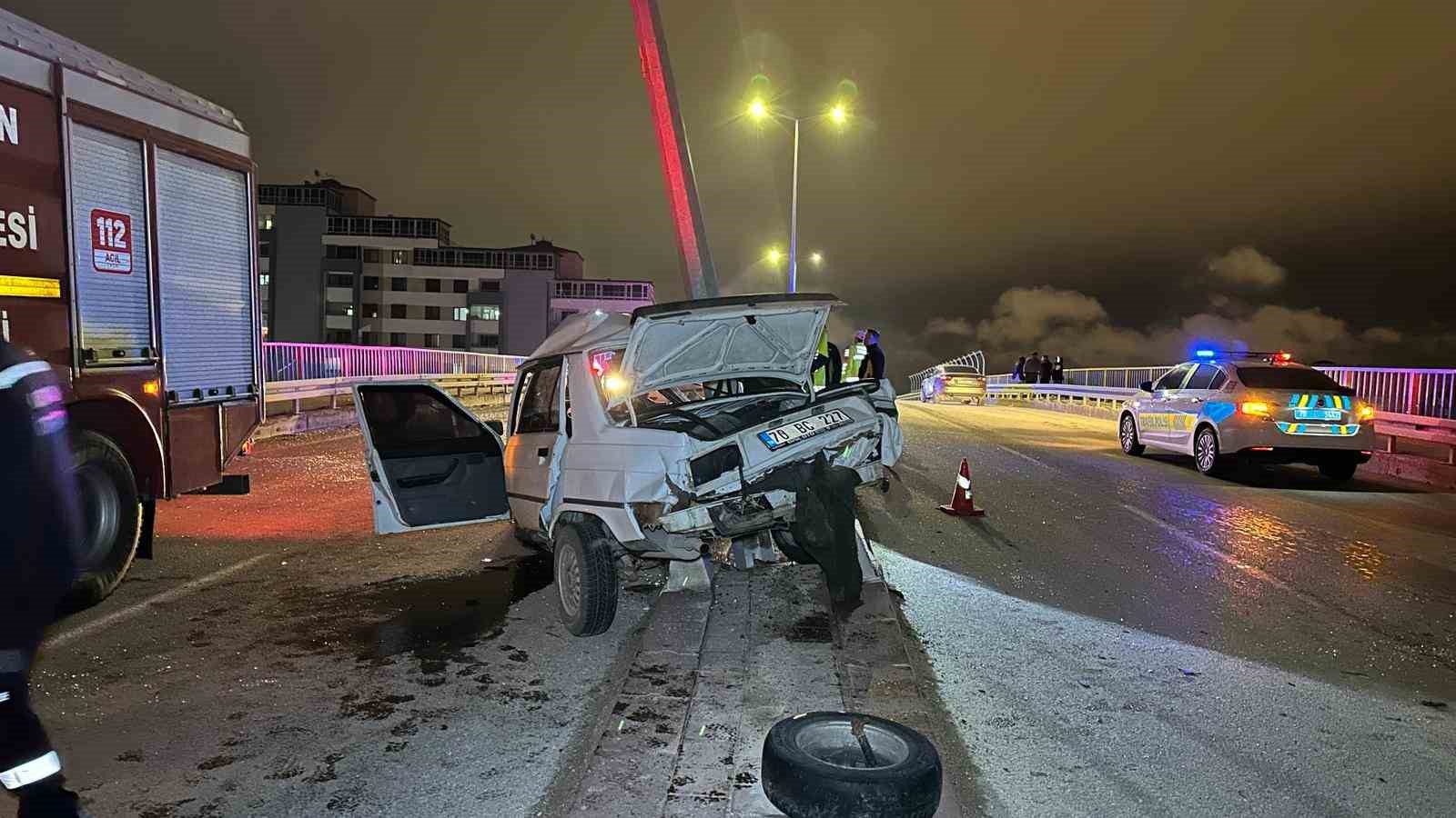 Otomobil aydınlatma direğine çarptı: 1’i ağır, 2 yaralı 6 otomobil aydinlatma diregine carpti 1i agir 2 yarali 2 KN1BevVt