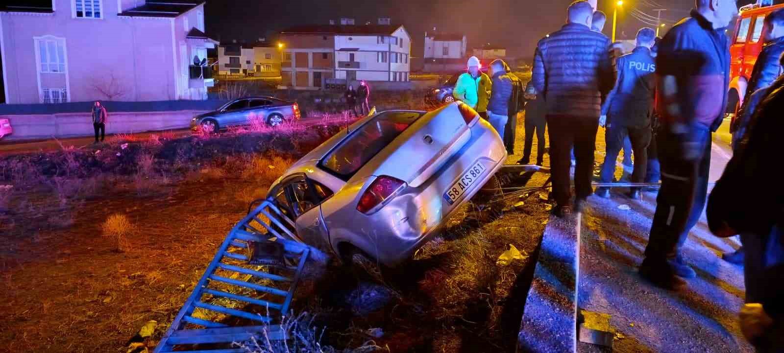 otomobil bariyere carpti 1i agir 2 kisi yaralandi 0 3qLBjtW4