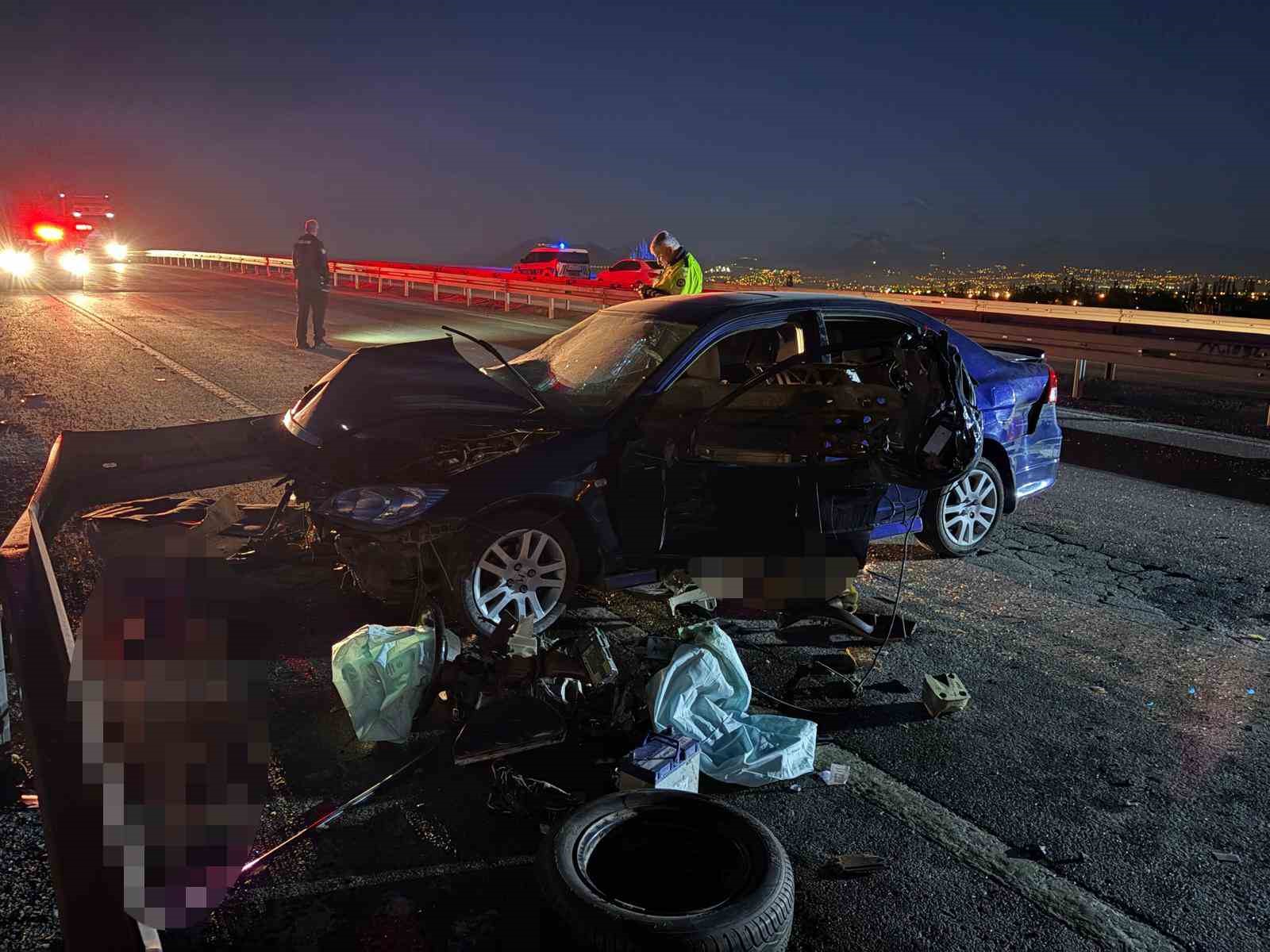 otomobil bariyerlere ok gibi saplandi 1 agir yarali 5 aEZB68T1