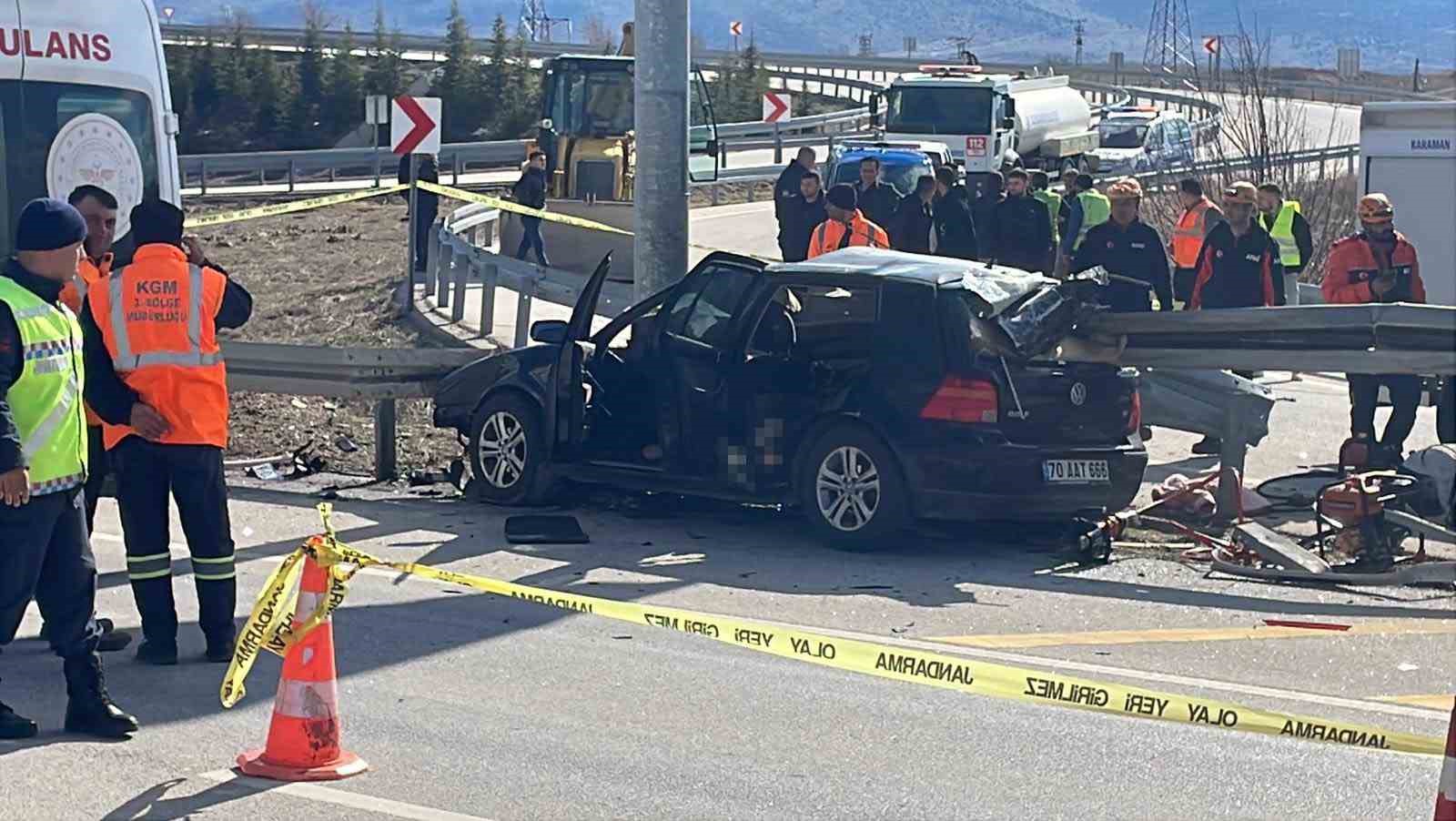 otomobil bariyerlere ok gibi saplandi anne ve baba oldu kiz cocuklari yaralandi 0 2mmn8eEn
