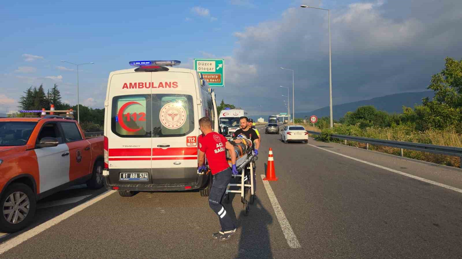 otomobil bariyerlere saplandi 3 yarali 2 6eh8ieOb