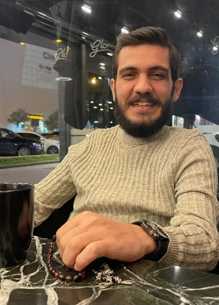 Otomobil beton bariyerlere çarptı: 1 ölü 5 otomobil beton bariyerlere carpti 1 olu 1 yWOtMUjn