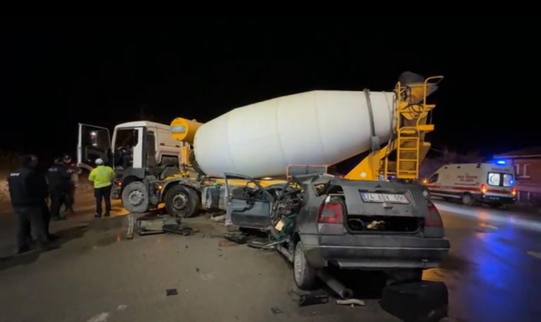 otomobil beton mikserine carpti 1 yarali 2 Q7YkNBFY