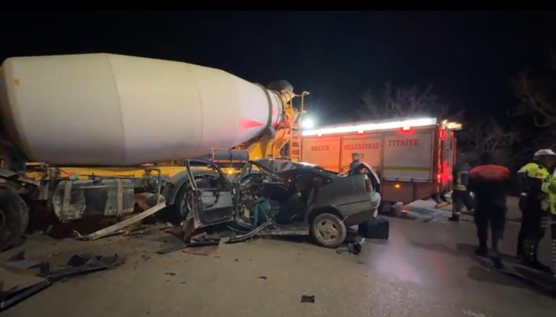 otomobil beton mikserine carpti 1 yarali 3 BtGgihOj