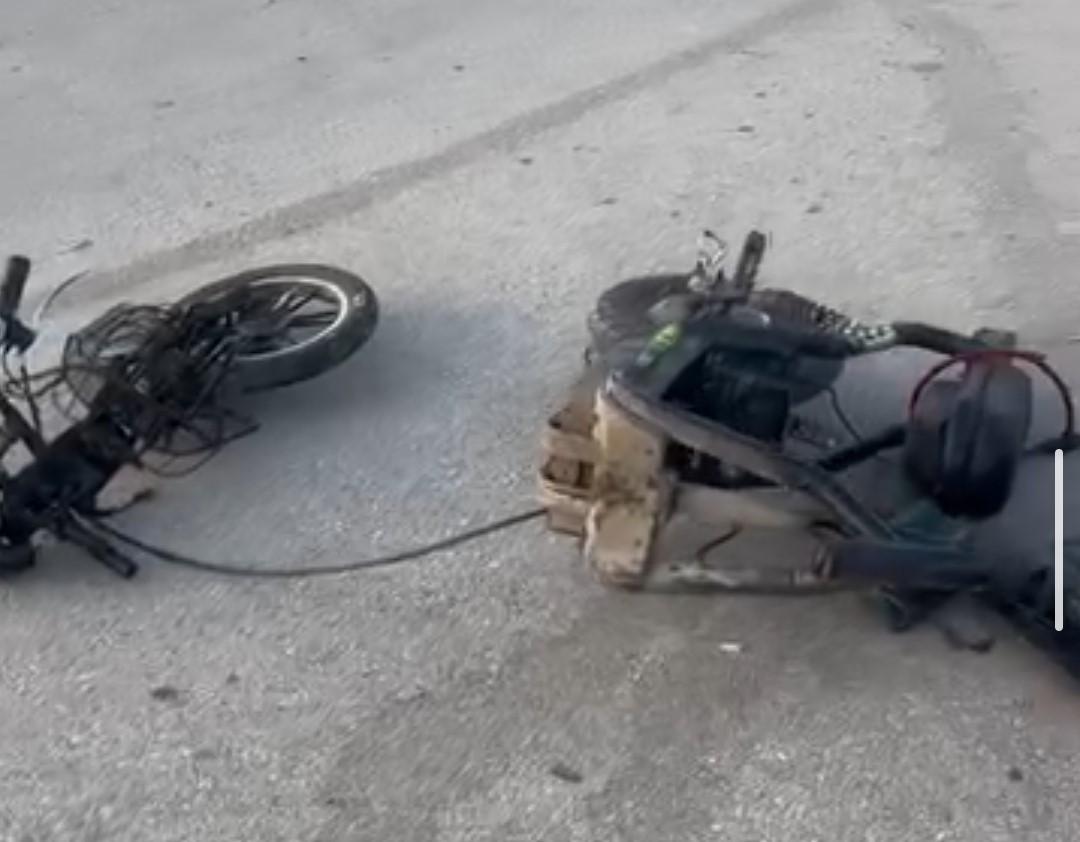otomobil carpti elektrikli bisiklet ikiye bolundu surucu havada takla atti 5 Bi3NCfpU