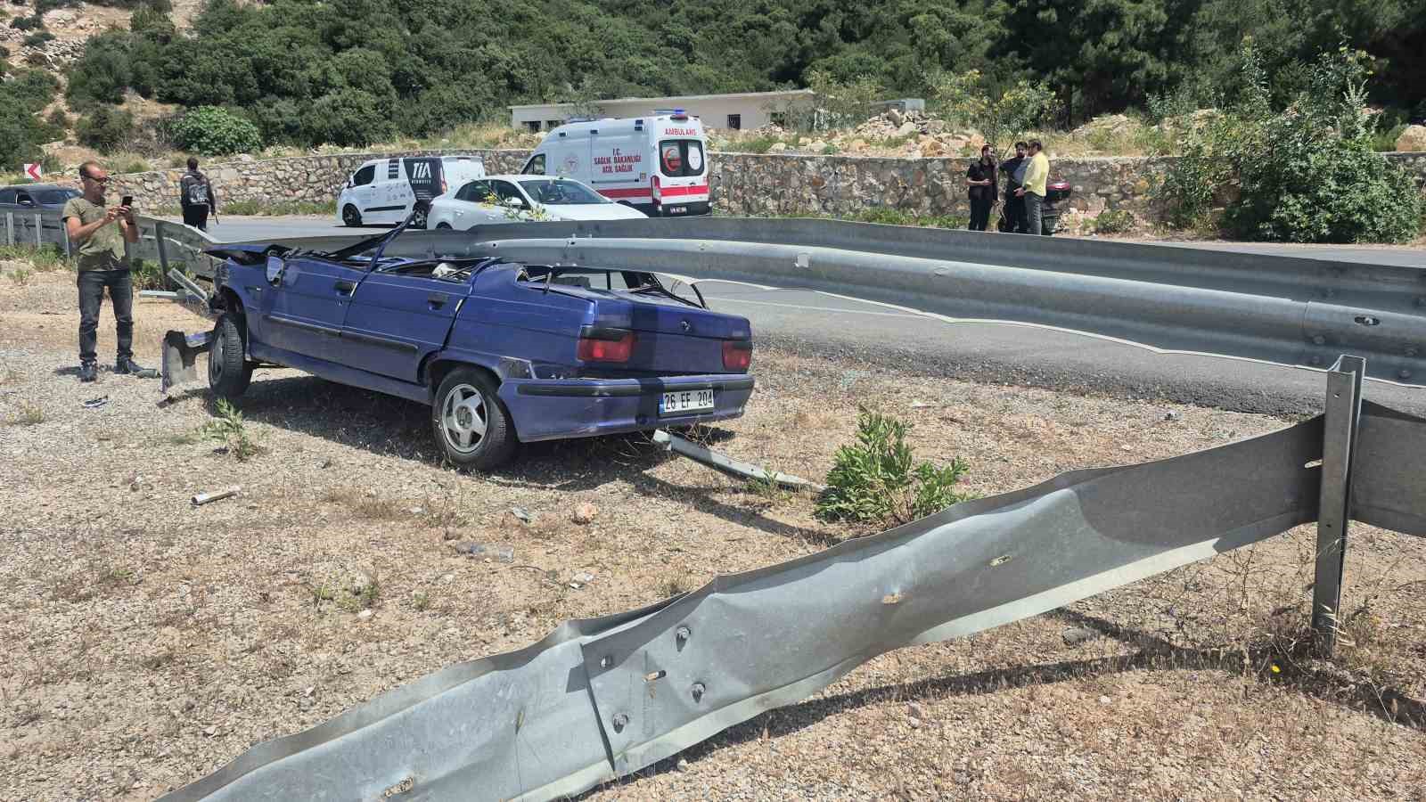 Otomobil çelik bariyerin altına girdi, sürücü kazayı hafif yaralı atlattı 5 otomobil celik bariyerin altina girdi surucu kazayi hafif yarali atlatti 1 yJpiJndg