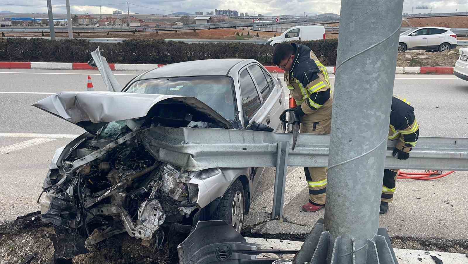 otomobil demir bariyere ok gibi saplandi kari koca olumden dondu 5 9TKcCRnC