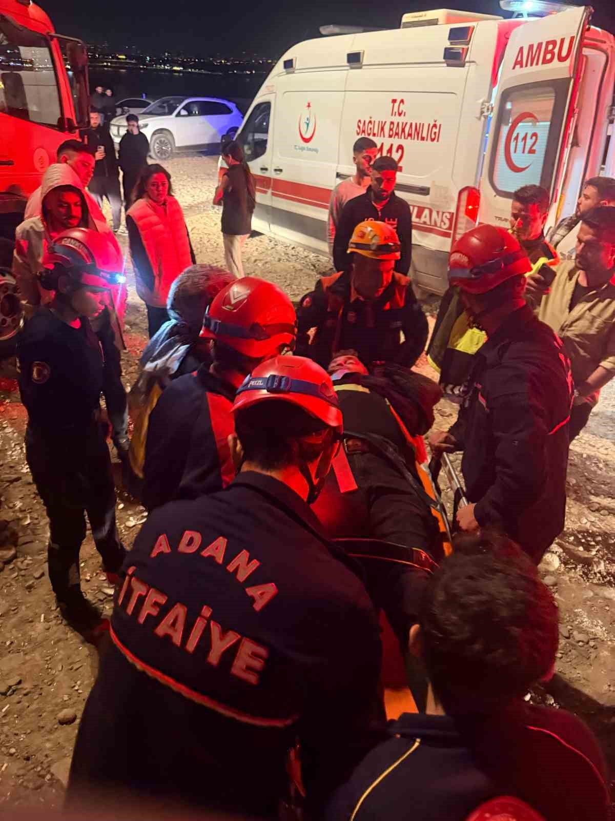 otomobil devrildi surucu halat yardimiyla kurtarildi 1 zNIJiEbG
