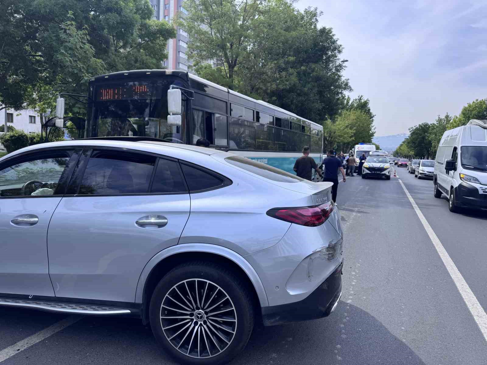 otomobil halk otobusu ile carpisti 1 yarali 3 5BdUcqFG