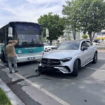 otomobil-halk-otobusu-ile-carpisti-1-yarali-UEspEZRA.jpg