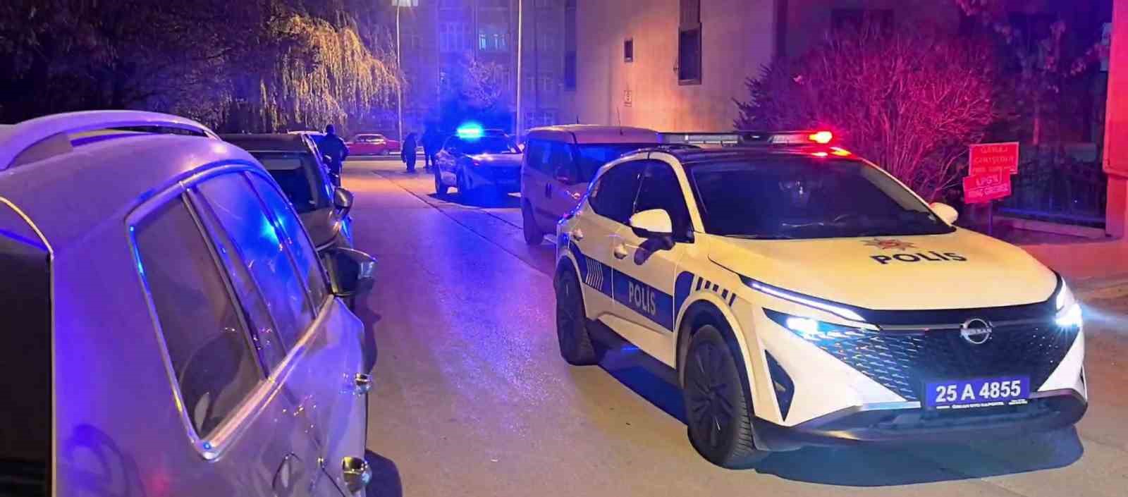 otomobil icinde bicakli kavga 3 yarali 0 vP1MVgGO