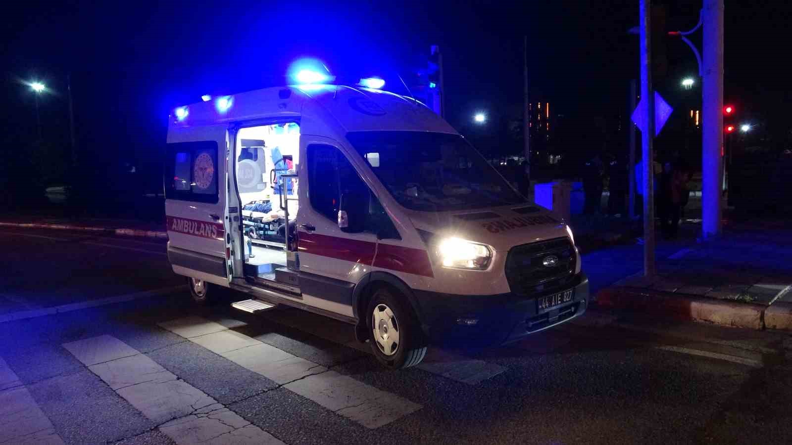 otomobil ile carpisan hafif ticari arac yan yatti 0