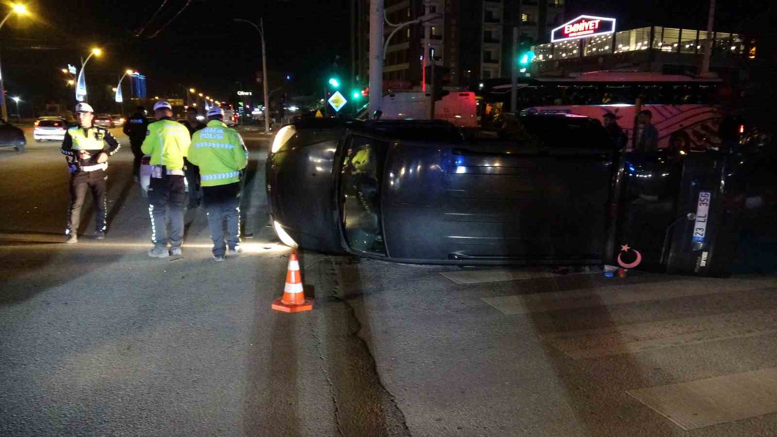 otomobil ile carpisan hafif ticari arac yan yatti 4 Qs34XmEC
