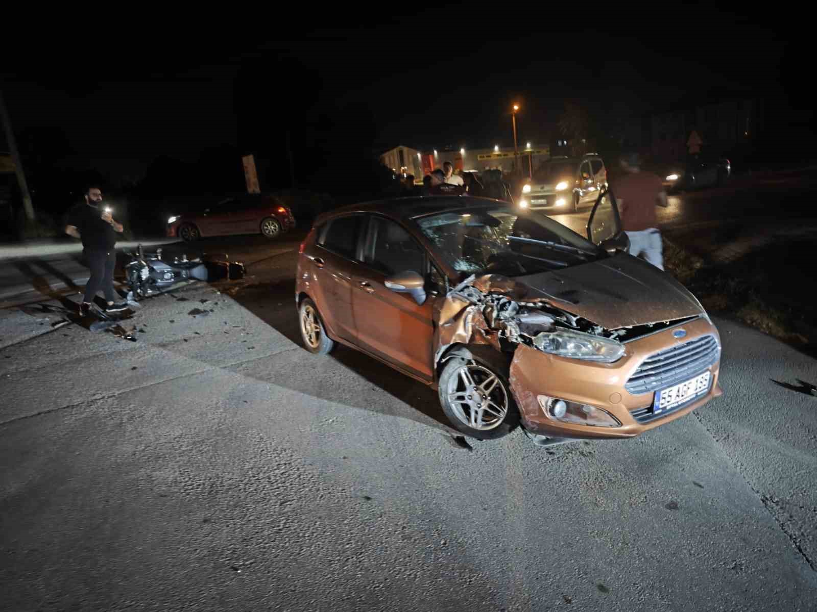 otomobil ile carpisan motosiklet surucusu agir yaralandi kaza ani kamerada 0