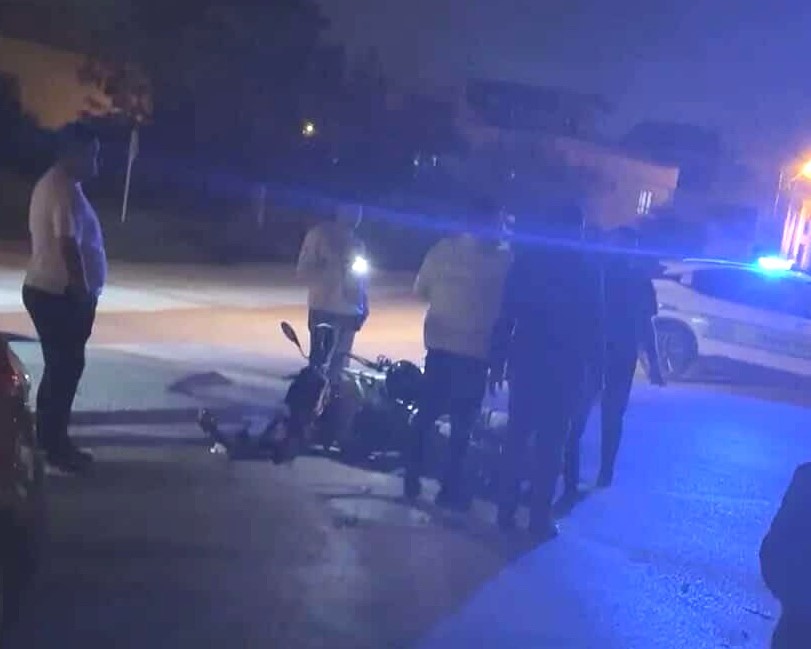 otomobil ile carpisan motosiklet surucusu agir yaralandi kaza ani kamerada 1 KJuUVTLH