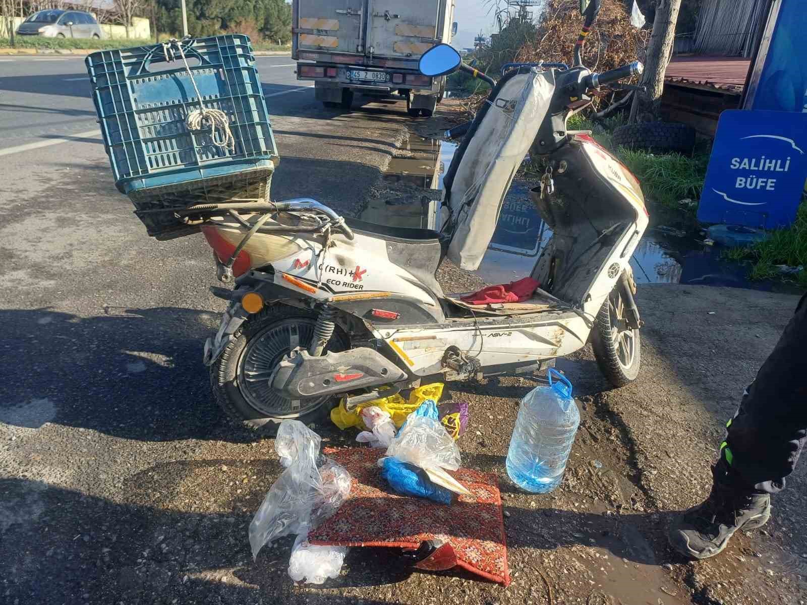 otomobil ile elektrikli bisiklet carpisti 1 olu 3 ZLSeUVBj