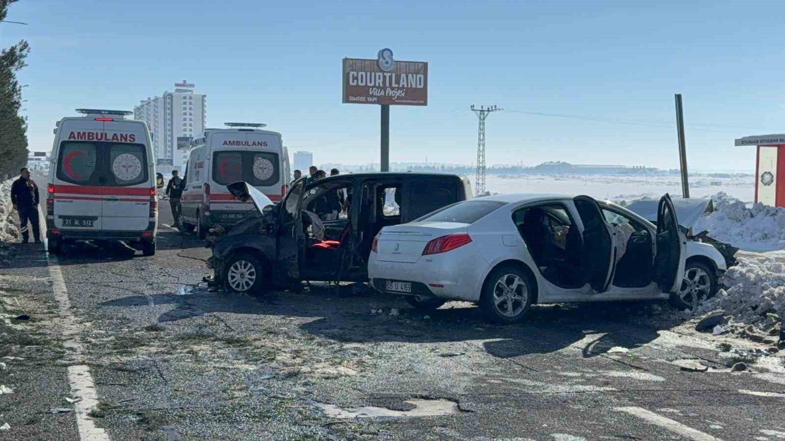 otomobil ile hafif ticari arac carpisti 12 yarali 0 77wOYFWz