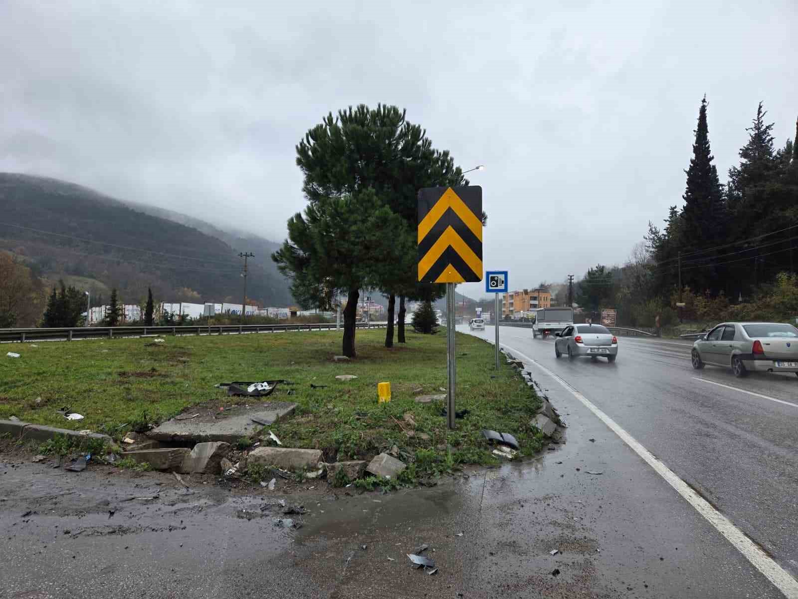 otomobil ile hafif ticari arac carpisti 2 yarali 1 3tZDcaAg