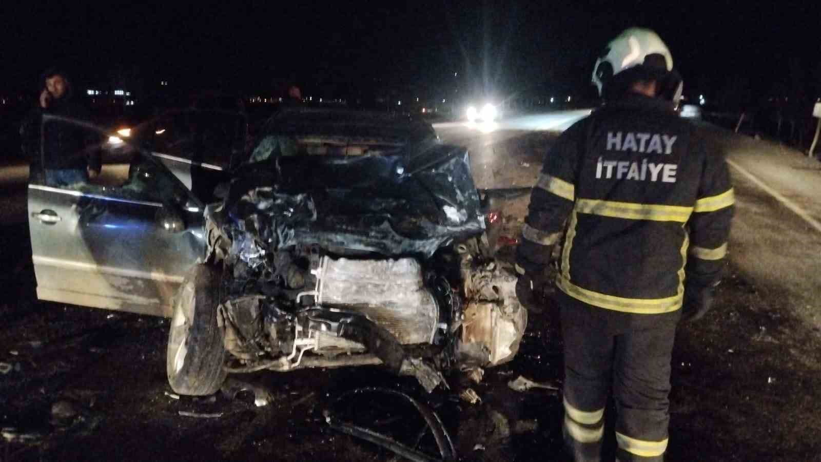 otomobil ile minibus kafa kafaya carpisti 1 olu 6 yarali 0 DDEKTQ4w