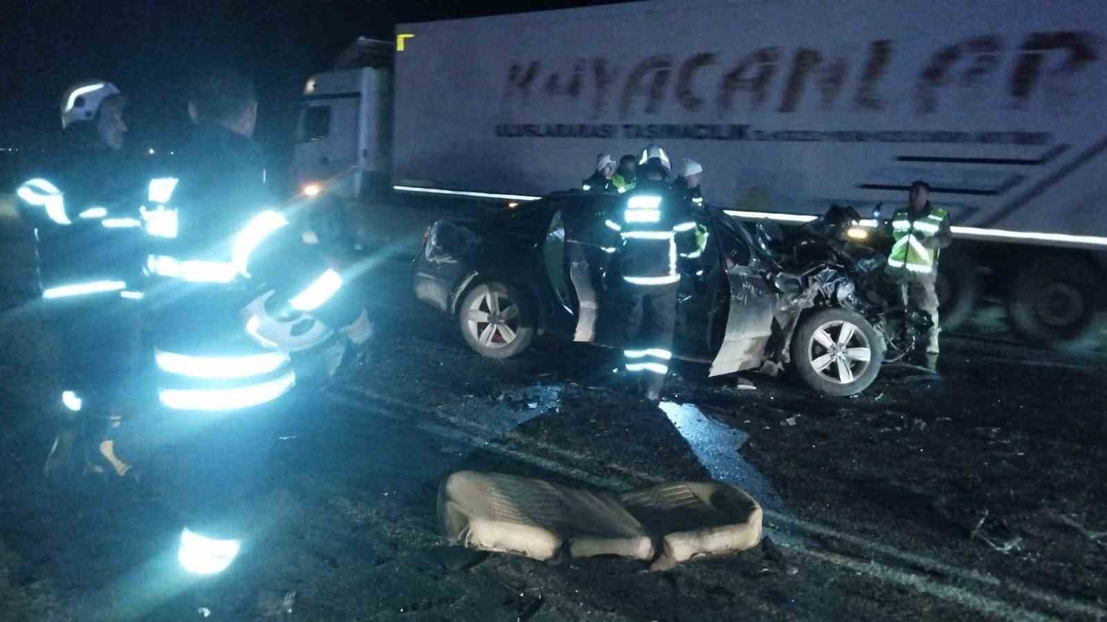 otomobil ile minibus kafa kafaya carpisti 1 olu 6 yarali 2 a9kZY1yW