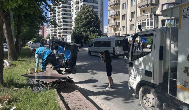 otomobil-ile-moped-carpisti-5-yarali-yqfUIcZe.jpg
