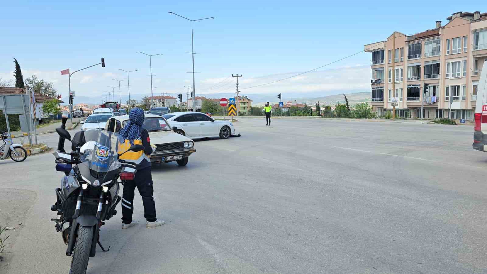 otomobil ile motosiklet carpisti 1 yarali 1 IagQjLRs