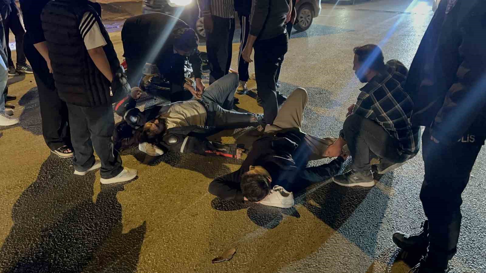 Otomobil ile motosiklet çarpıştı: 3 yaralı 5 otomobil ile motosiklet carpisti 3 yarali 1 jaDTdREC