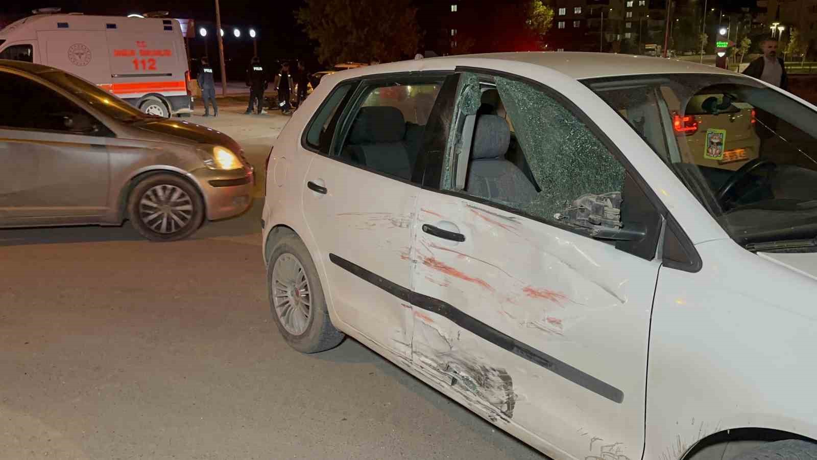 Otomobil ile motosiklet çarpıştı: 3 yaralı 7 otomobil ile motosiklet carpisti 3 yarali 3 1vSSjyKu