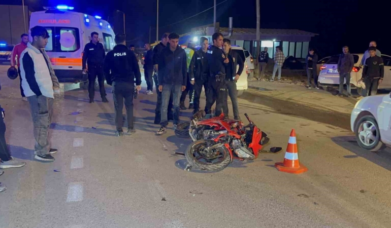 otomobil-ile-motosiklet-carpisti-3-yarali-r5Rqyaaf.jpg