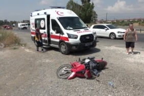 Aşırı hız yapan araç park halindeki otomobile çarpıp inşaat alanına uçtu: 2 yaralı 1 thumbnail
