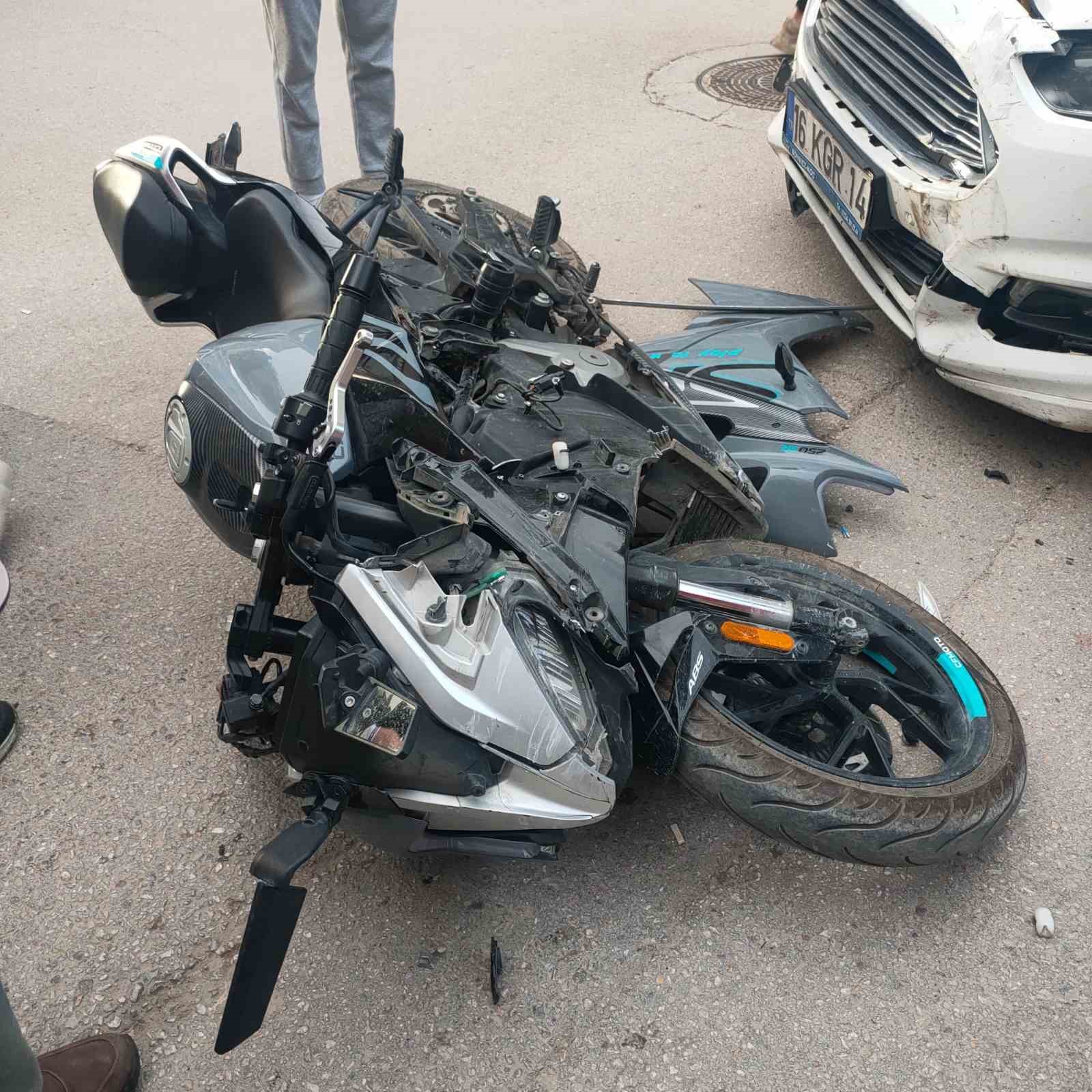 otomobil ile motosiklet kafa kafaya carpisti 1 yarali 2 pZcTLfqM