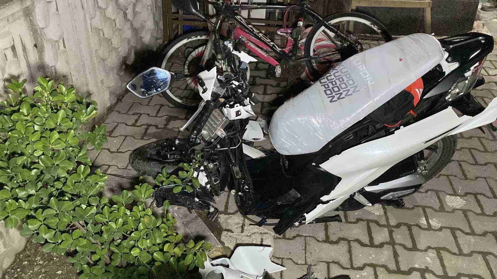 otomobil ile motosiklet kafa kafaya carpisti 2 yarali 2 LMGgtiGR