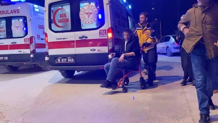 otomobil ile motosiklet kafa kafaya carpisti 2 yarali 6 7KeK7TIQ