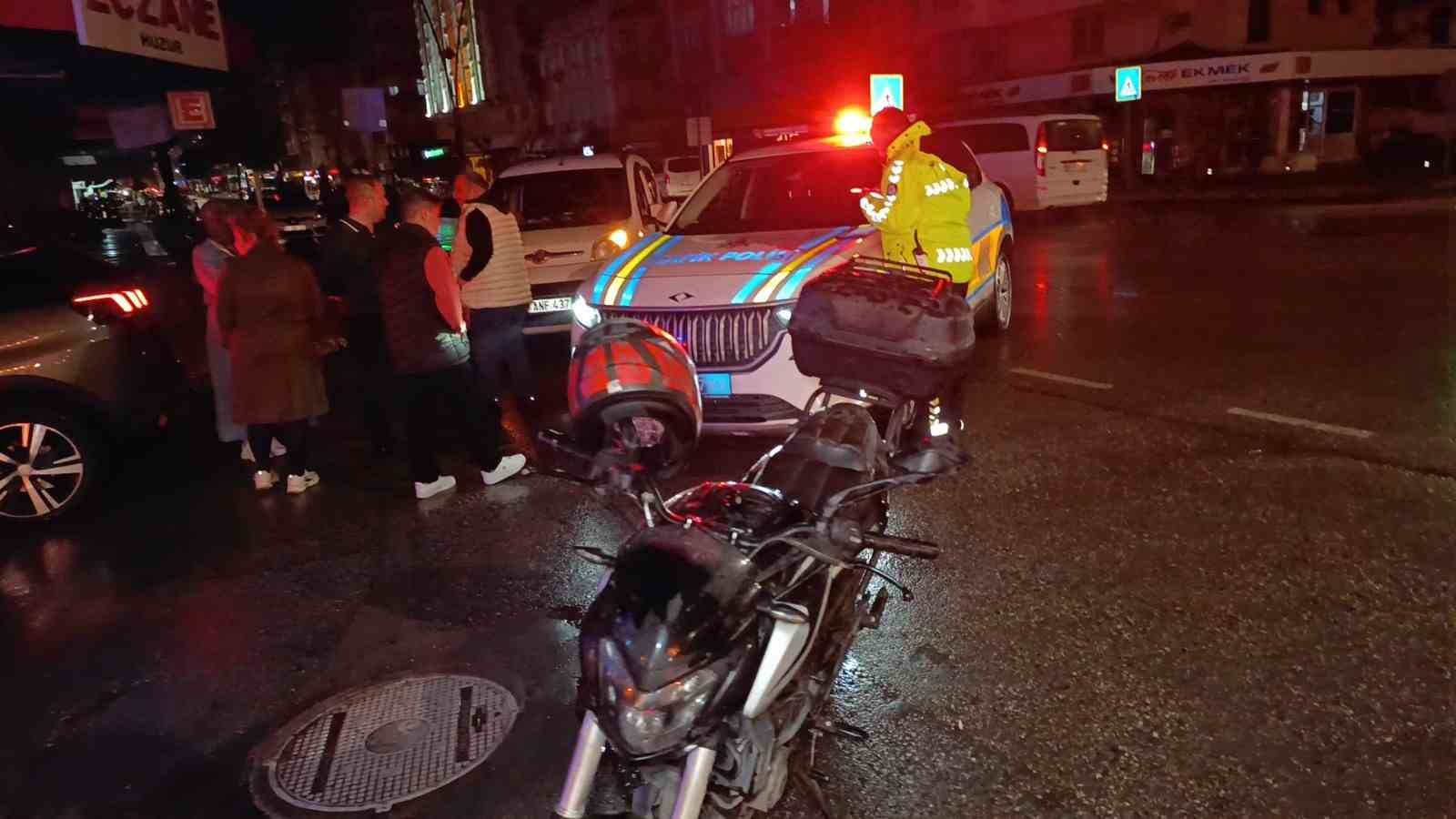 otomobil ile motosikletin carpisma ani kamerada 1 yarali 1 9ZlTV6Gm