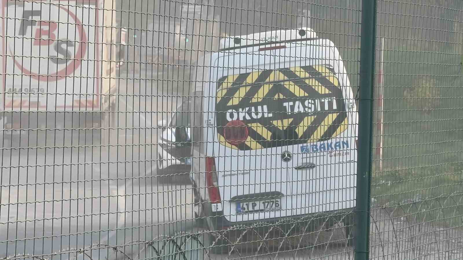 otomobil ile servis carpisti 1 yarali 2 cBrFztMb