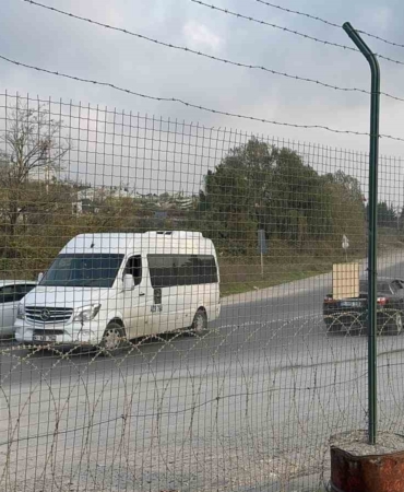 otomobil-ile-servis-carpisti-1-yarali-fyO8dOTu.jpg