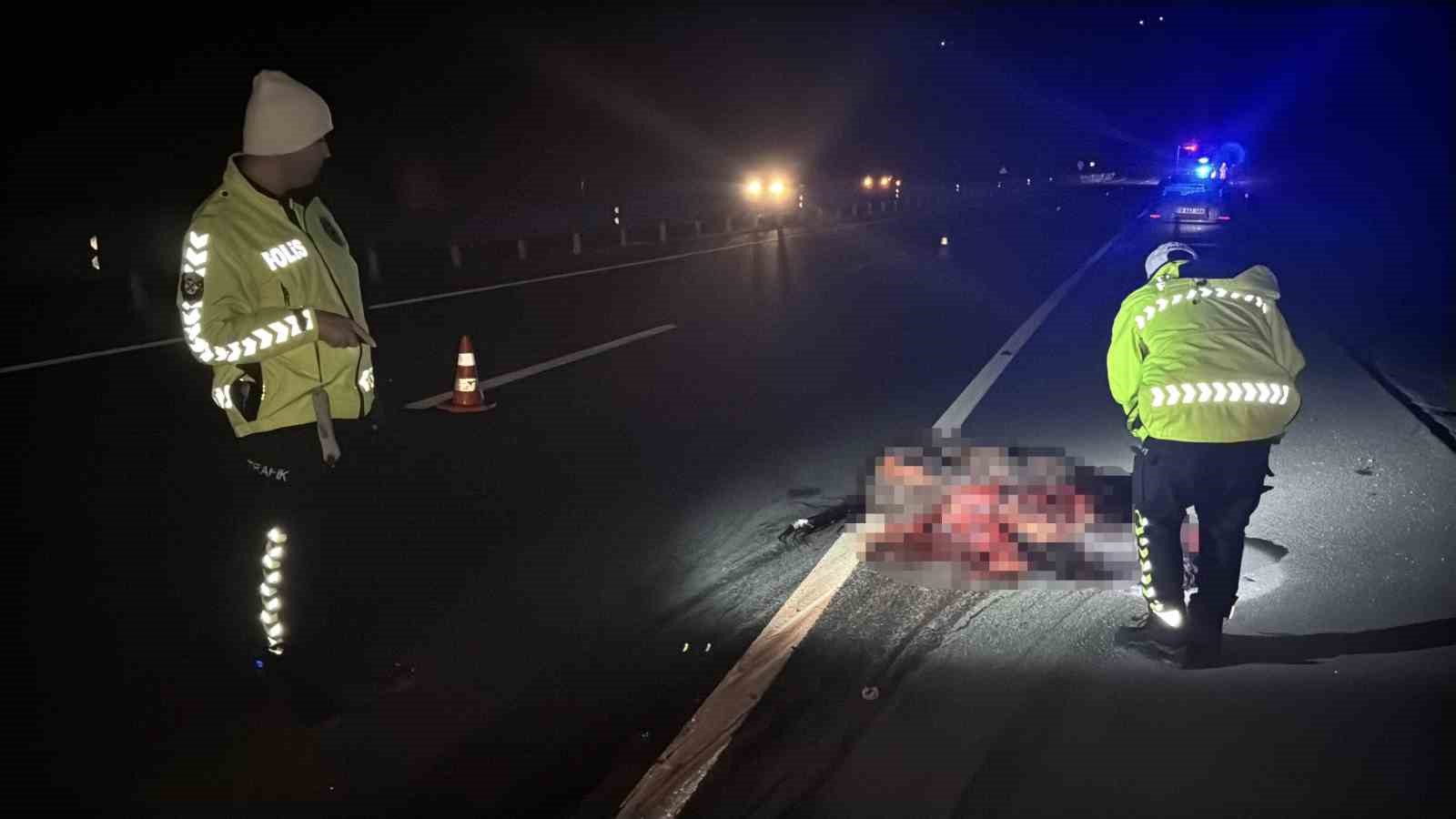 otomobil kara yoluna cikan ata carpti 3 yarali 4 egPLADGj