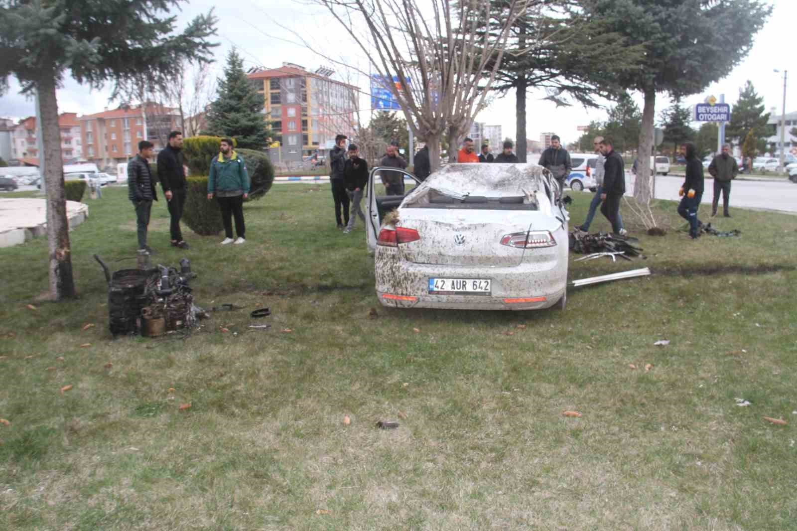 otomobil kavsakta devrildi ortalik savas alanina dondu 4 NMM3KKTg