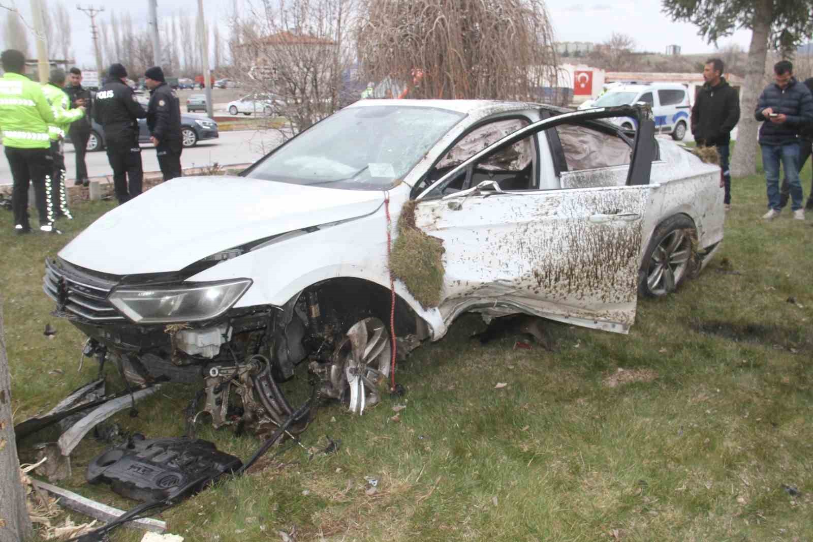 otomobil kavsakta devrildi ortalik savas alanina dondu 5 ArcqE1eJ