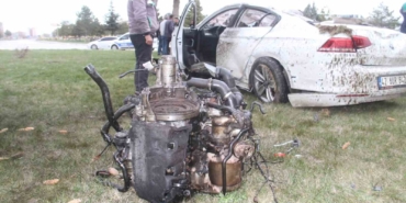 otomobil-kavsakta-devrildi-ortalik-savas-alanina-dondu-L35GdVBq.jpg