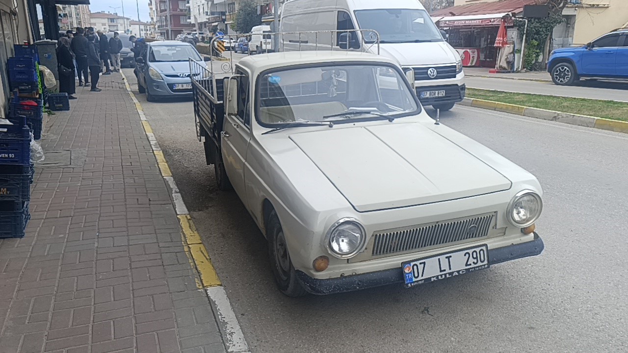 Otomobil kuaför dükkanına daldı: Çalışanlar kaçtı, müşteri fotoğraf çekti 9 otomobil kuafor dukkanina daldi calisanlar kacti musteri fotograf cekti 5 QDzD6DLh