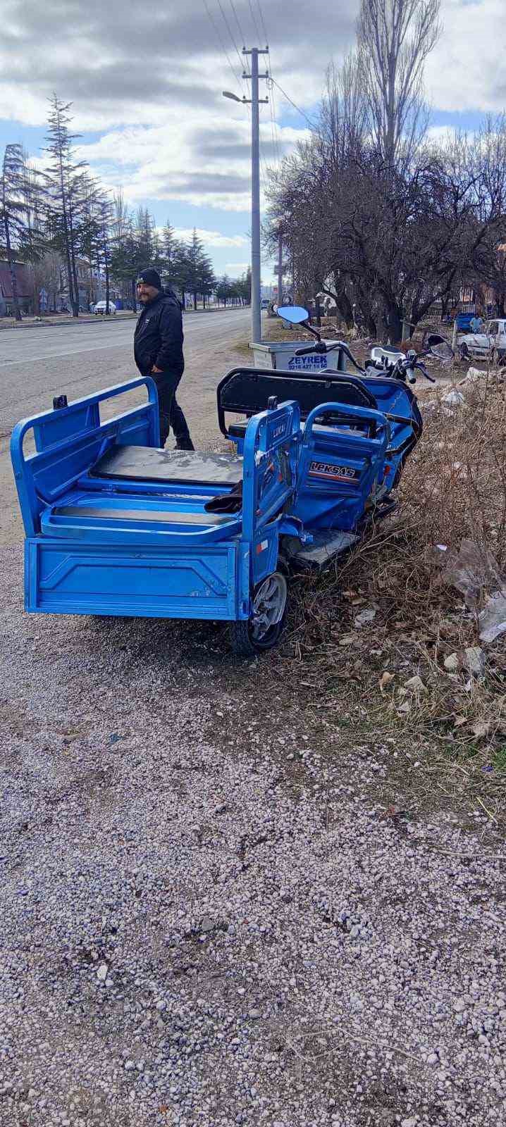 otomobil mopedle carpisti anne hayatini kaybetti oglu agir yaralandi 2 DPdaPb5R