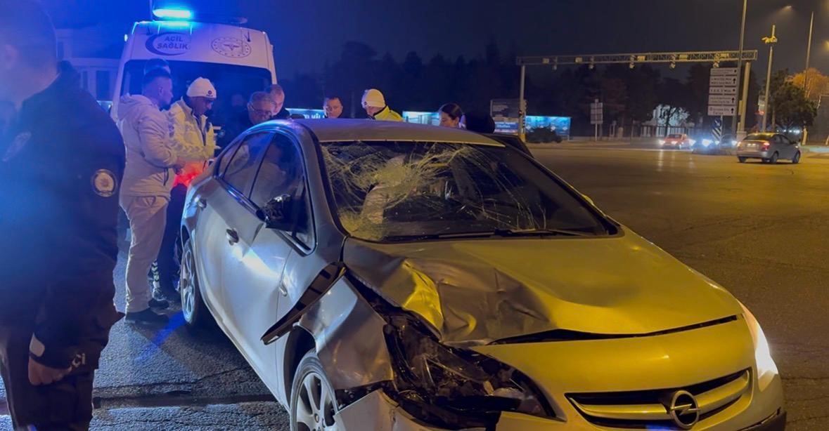 Otomobil motosiklete çarptı: 1 ağır yaralı 8 otomobil motosiklete carpti 1 agir yarali 4