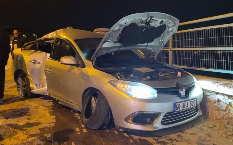 otomobil once direge sonra duvara carpti 1 yarali 2