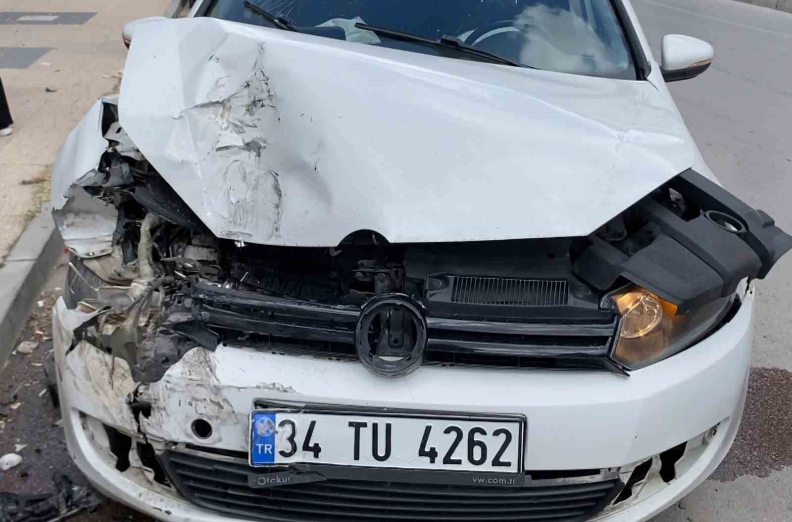 otomobil park halindeki araclara carpti 1 FDPN51ZS