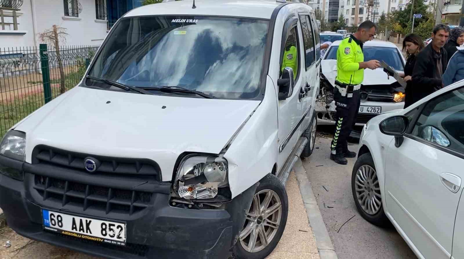 otomobil park halindeki araclara carpti 4 TnWIsGDg