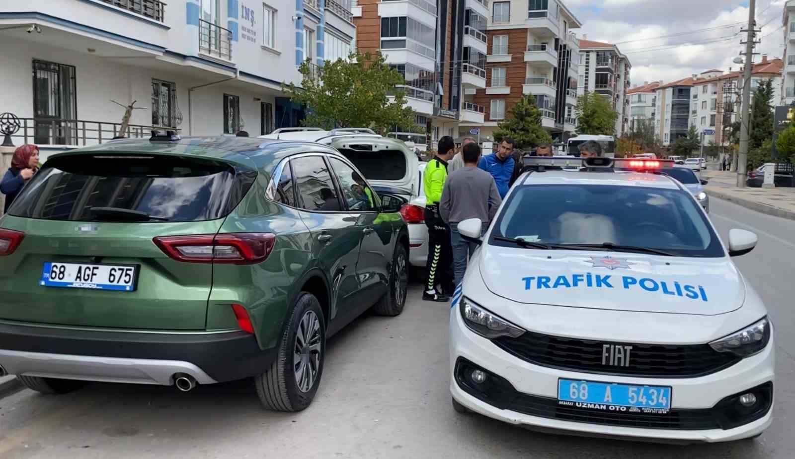 otomobil park halindeki araclara carpti 6 LUfIZhE9